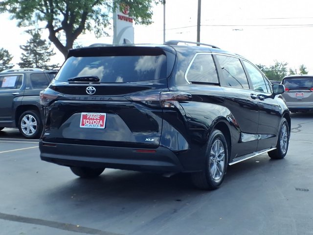 Certified 2026 Toyota Sienna XLE FWD image 4