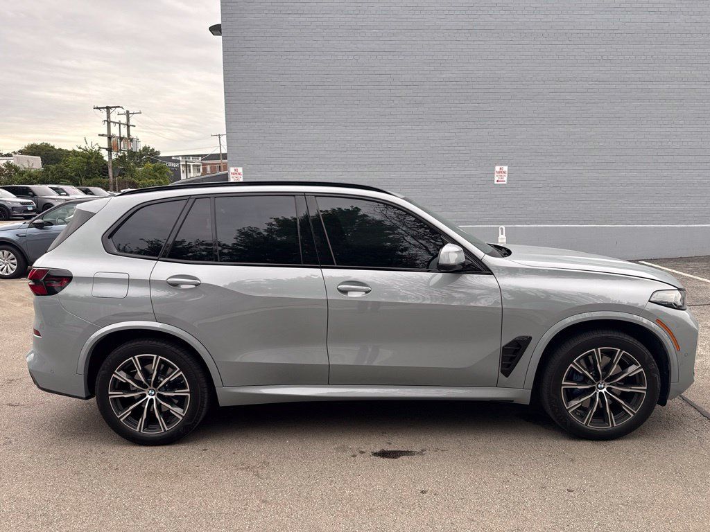 Used 2024 BMW X5 xDrive40i w/ M Sport Package AWD/4WD image 6