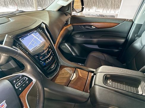 Used 2018 Cadillac Escalade Premium Luxury image 26