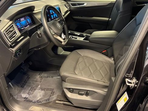 Certified 2025 Volkswagen Atlas Cross Sport SE FWD image 7