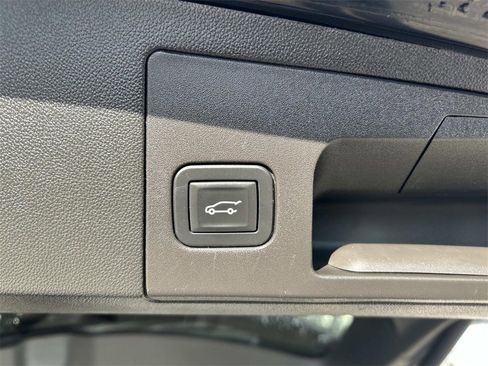 Used 2017 Cadillac XT5 Luxury image 12