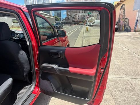 Used 2019 Toyota Tacoma SR5 RWD image 11