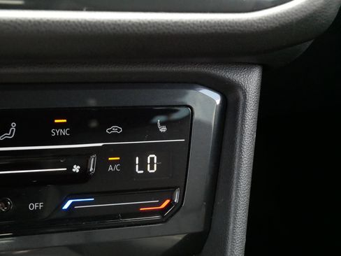 Certified 2023 Volkswagen Tiguan SE R-Line AWD/4WD image 28