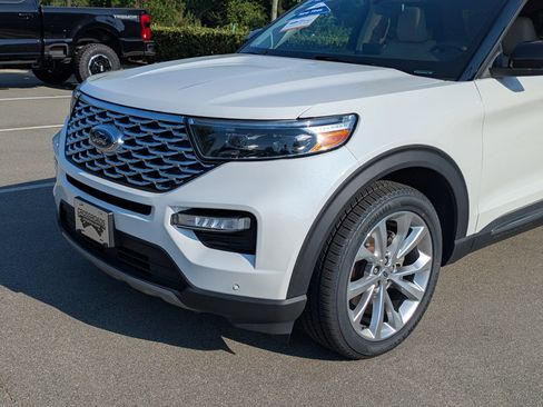 Certified 2023 Ford Explorer Platinum w/ Technology Package AWD/4WD image 10