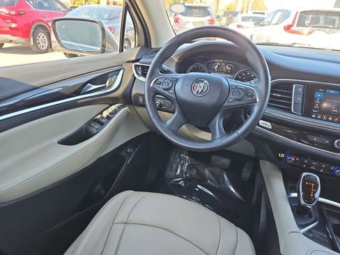 Used 2021 Buick Enclave Essence image 9