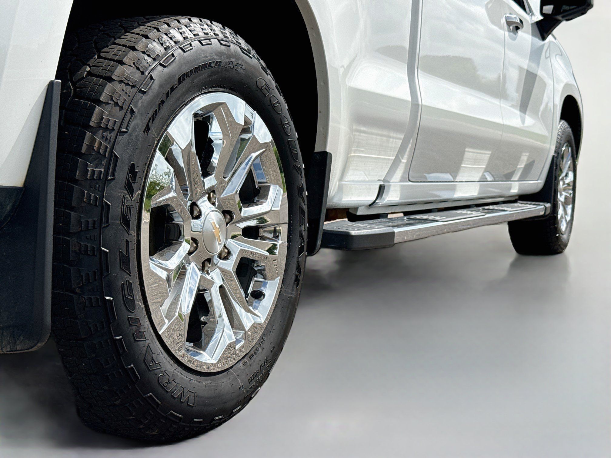 Used 2024 Chevrolet Silverado 1500 LTZ AWD/4WD image 13
