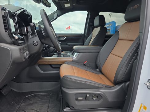 New 2026 Chevrolet Silverado 1500 High Country w/ High Country Premium Package AWD/4WD image 10