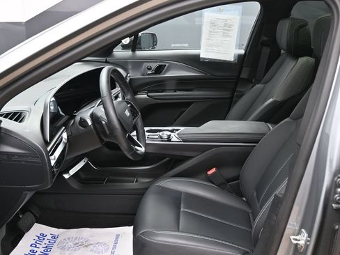 Used 2024 Cadillac Lyriq Tech RWD image 17