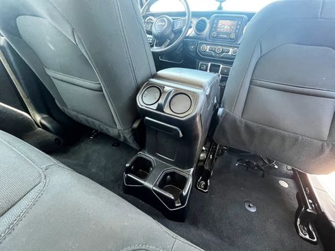 Used 2019 Jeep Wrangler Sport AWD/4WD image 12