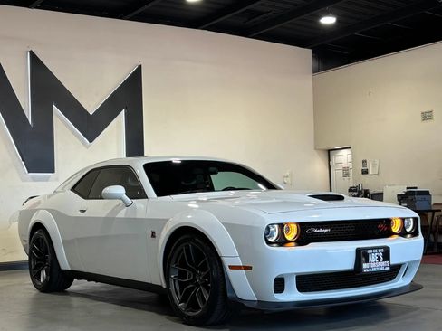 Used 2021 Dodge Challenger R/T Scat Pack RWD image 3