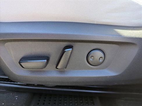 Used 2022 Nissan Rogue SV image 11