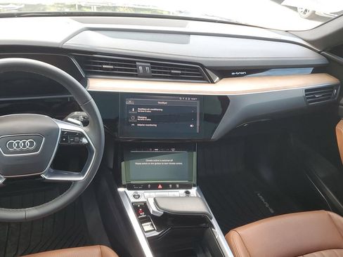 Certified 2024 Audi Q8 e-tron Premium Plus w/ Premium Plus Package AWD/4WD image 21