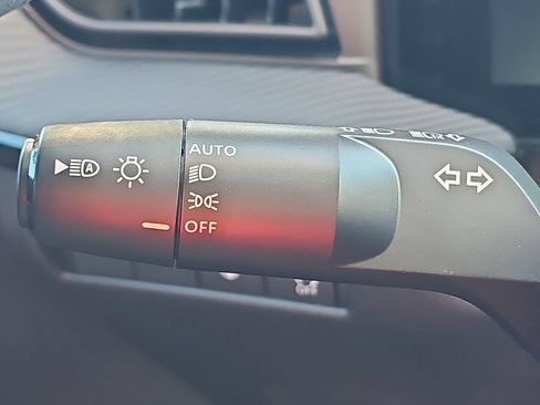 New 2026 Nissan Kicks SR w/ SR Premium Package FWD image 28