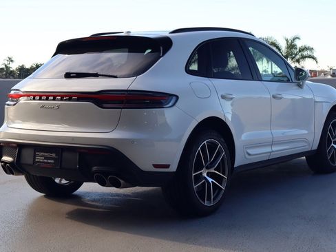 Certified 2023 Porsche Macan S image 9