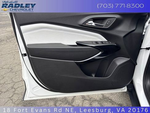 Used 2025 Chevrolet Trax LT image 12