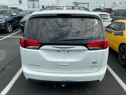 Used 2020 Chrysler Pacifica Limited FWD image 7