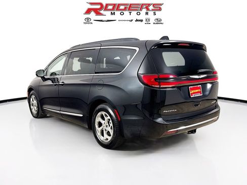 Used 2022 Chrysler Pacifica Limited image 6