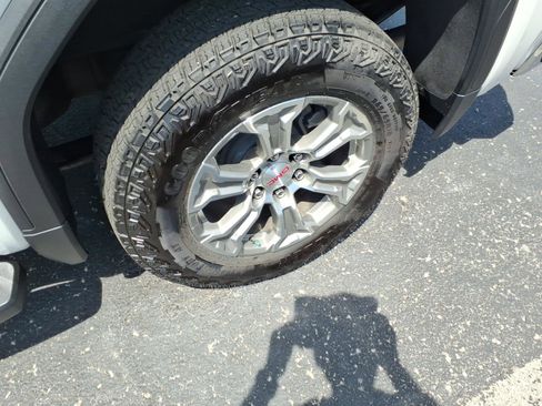 Used 2024 GMC Sierra 1500 SLT w/ X31 Off-Road Package image 7