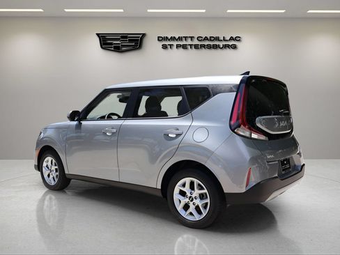 Used 2025 Kia Soul LX w/ LX Technology Package FWD image 3