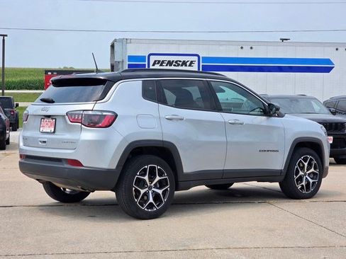 Used 2025 Jeep Compass Limited AWD/4WD image 8
