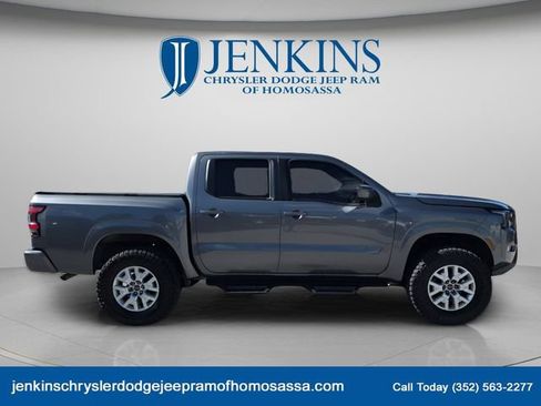 Used 2022 Nissan Frontier SV AWD/4WD image 2
