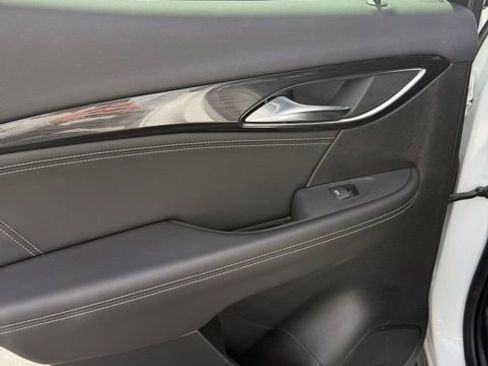 Used 2023 Buick Envision Essence image 14