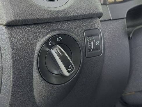 Used 2015 Volkswagen Tiguan S image 10