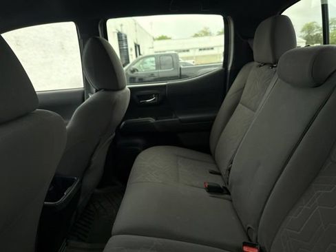 Used 2019 Toyota Tacoma TRD Off-Road AWD/4WD image 12