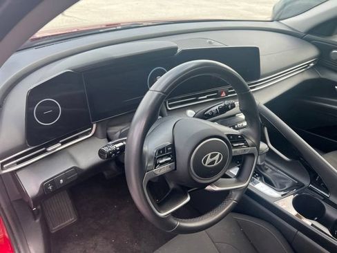 Used 2025 Hyundai Elantra SEL FWD image 10