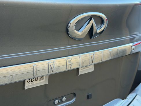 Used 2016 INFINITI QX70 2WD w/ Premium Package image 8