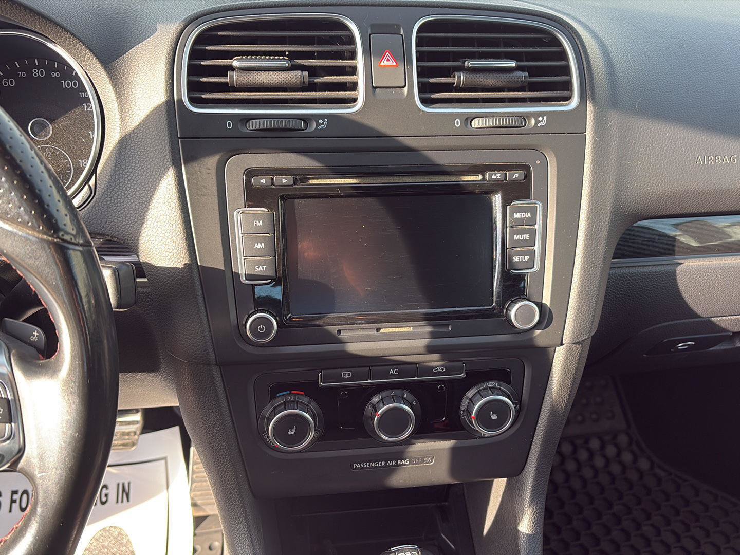 Used 2011 Volkswagen Golf 4-Door FWD image 16