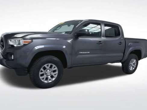 Used 2017 Toyota Tacoma SR5 w/ Tow Package AWD/4WD image 17