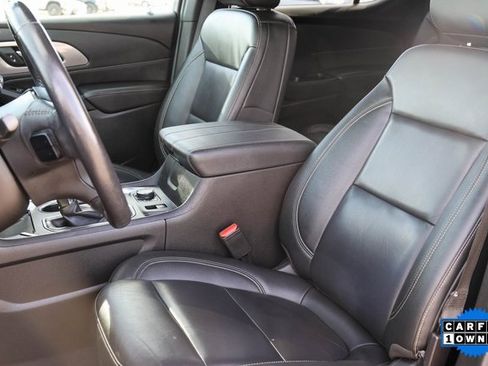 Used 2022 Chevrolet Traverse LT image 11