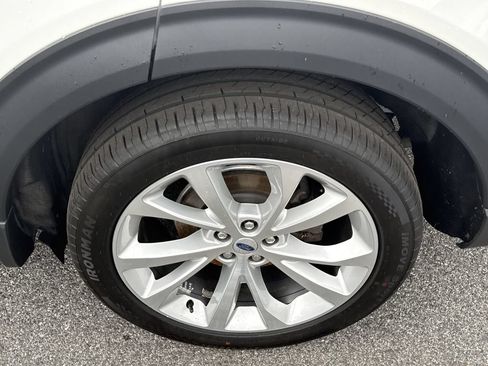 Used 2023 Ford Explorer Platinum w/ Technology Package AWD/4WD image 13
