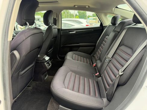Used 2015 Ford Fusion SE w/ Equipment Group 201A FWD image 12