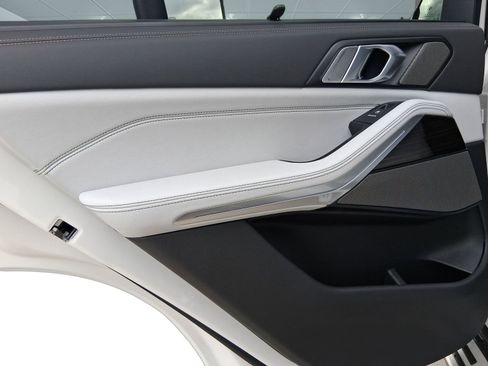 Used 2026 BMW X5 sDrive40i w/ Executive Package image 27