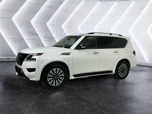 Used 2024 Nissan Armada SL w/ Midnight Edition Package image 3