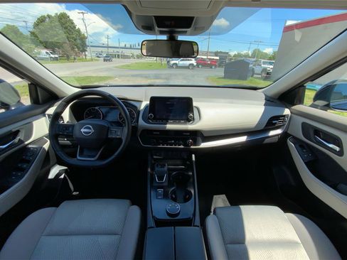 Used 2025 Nissan Rogue SV AWD/4WD image 31