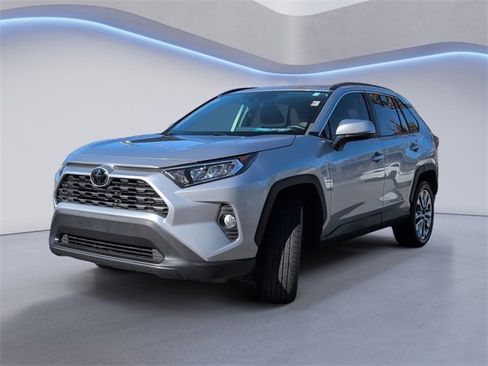 Used 2021 Toyota RAV4 XLE Premium image 11