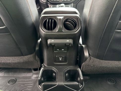 Used 2018 Jeep Wrangler Unlimited Sahara image 23
