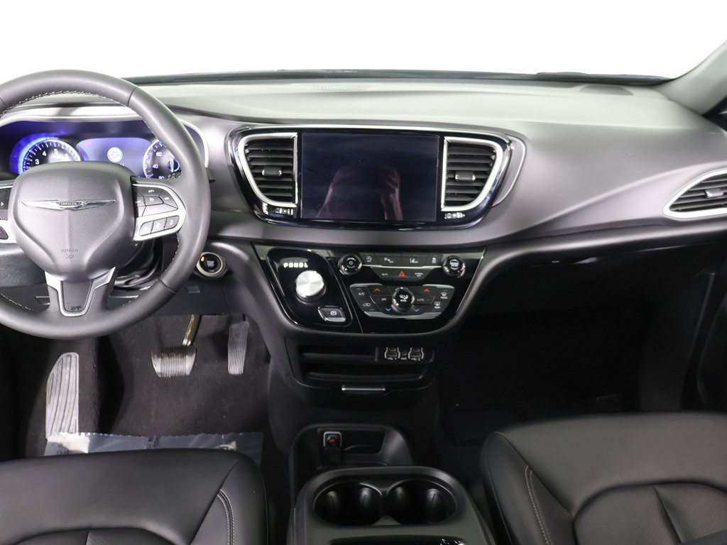 Used 2025 Chrysler Pacifica Select FWD image 38