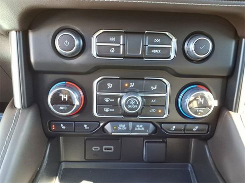 Used 2023 Chevrolet Tahoe Z71 w/ Luxury Package image 30