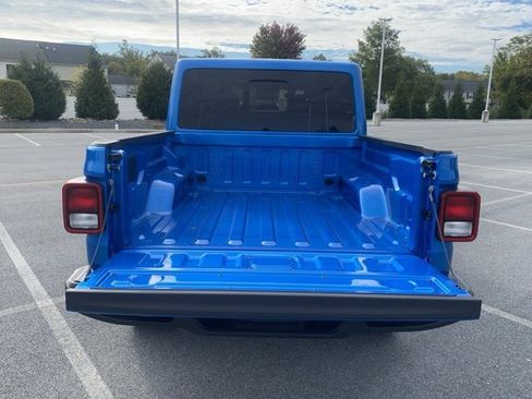 New 2025 Jeep Gladiator Sport image 7