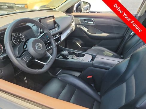 Used 2021 Nissan Rogue SV w/ Premium Package FWD image 3