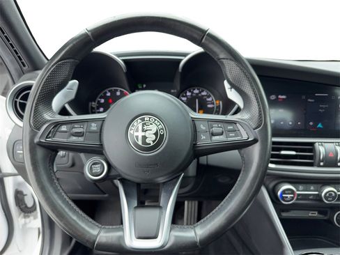 Used 2023 Alfa Romeo Giulia Veloce image 14