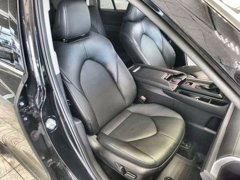 Used 2025 Toyota Grand Highlander AWD image 25