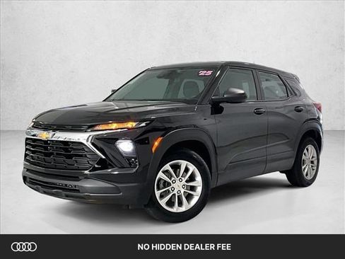Used 2025 Chevrolet TrailBlazer LS FWD image 1