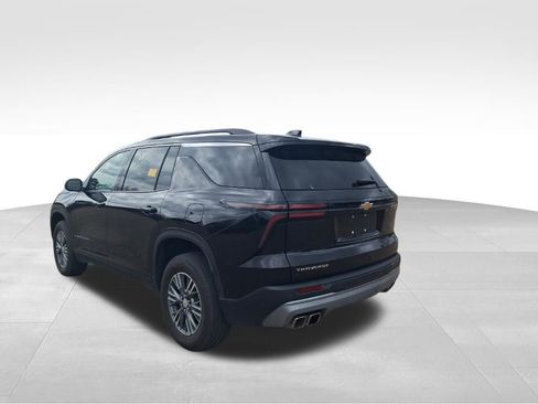 Used 2025 Chevrolet Traverse LT image 14