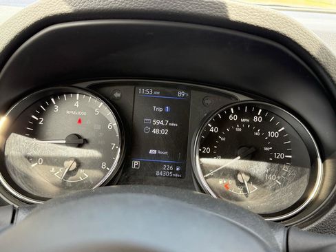 Used 2020 Nissan Rogue Sport S image 14