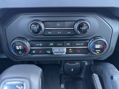 New 2025 Ford Bronco Outer Banks w/ Sasquatch Package image 21